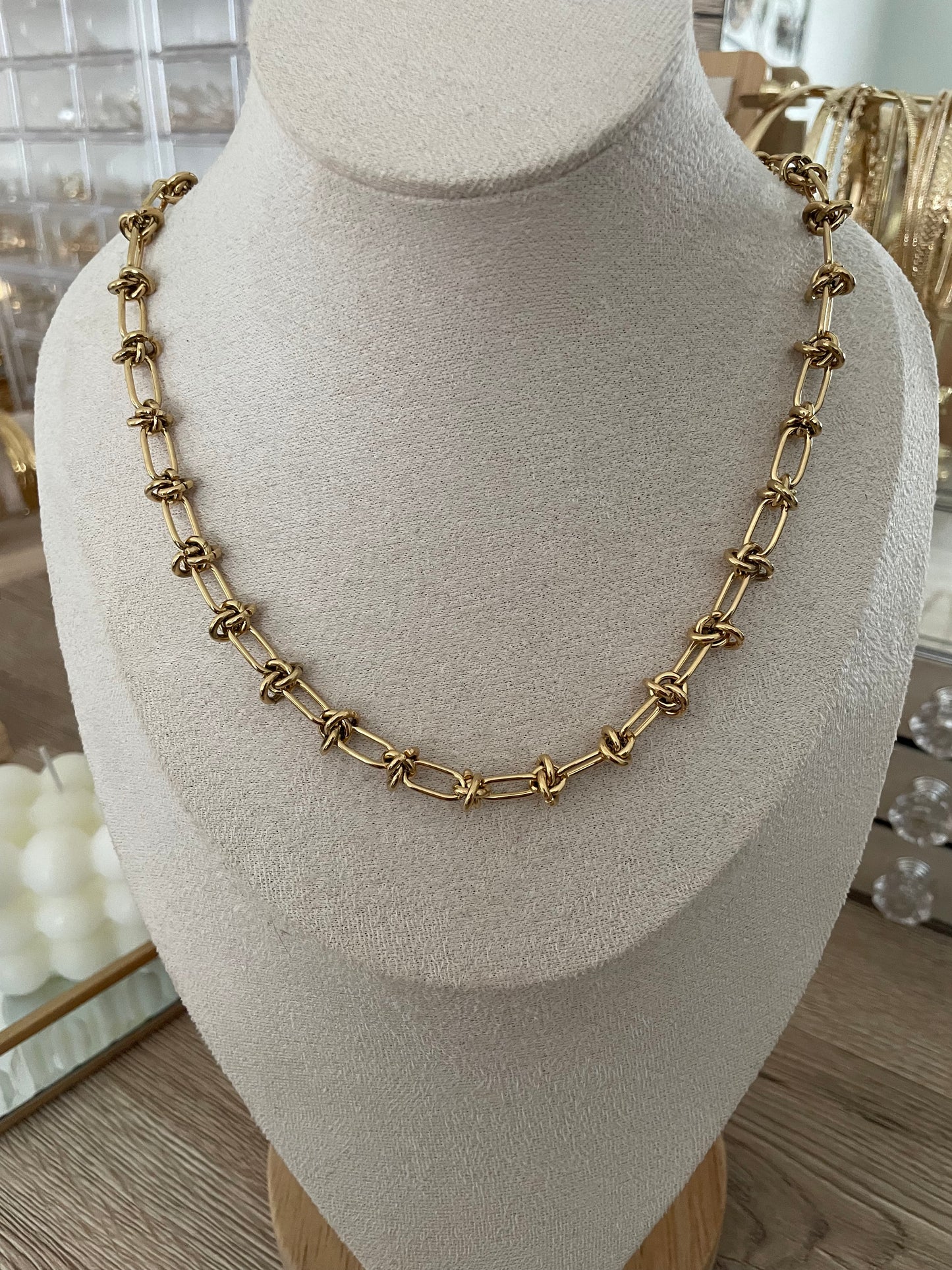 Collier noeuds Erika, acier inoxydable doré.