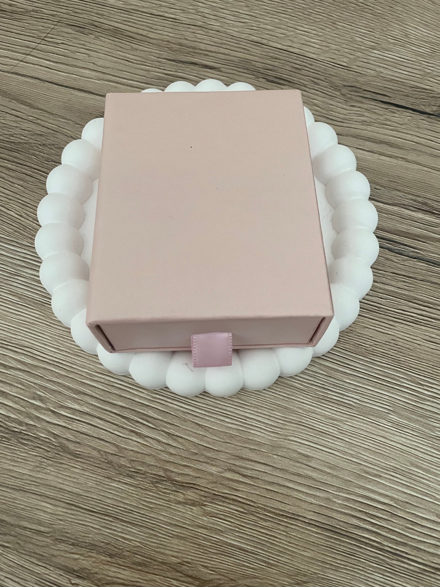Petite boîte pour bijoux à offrir .