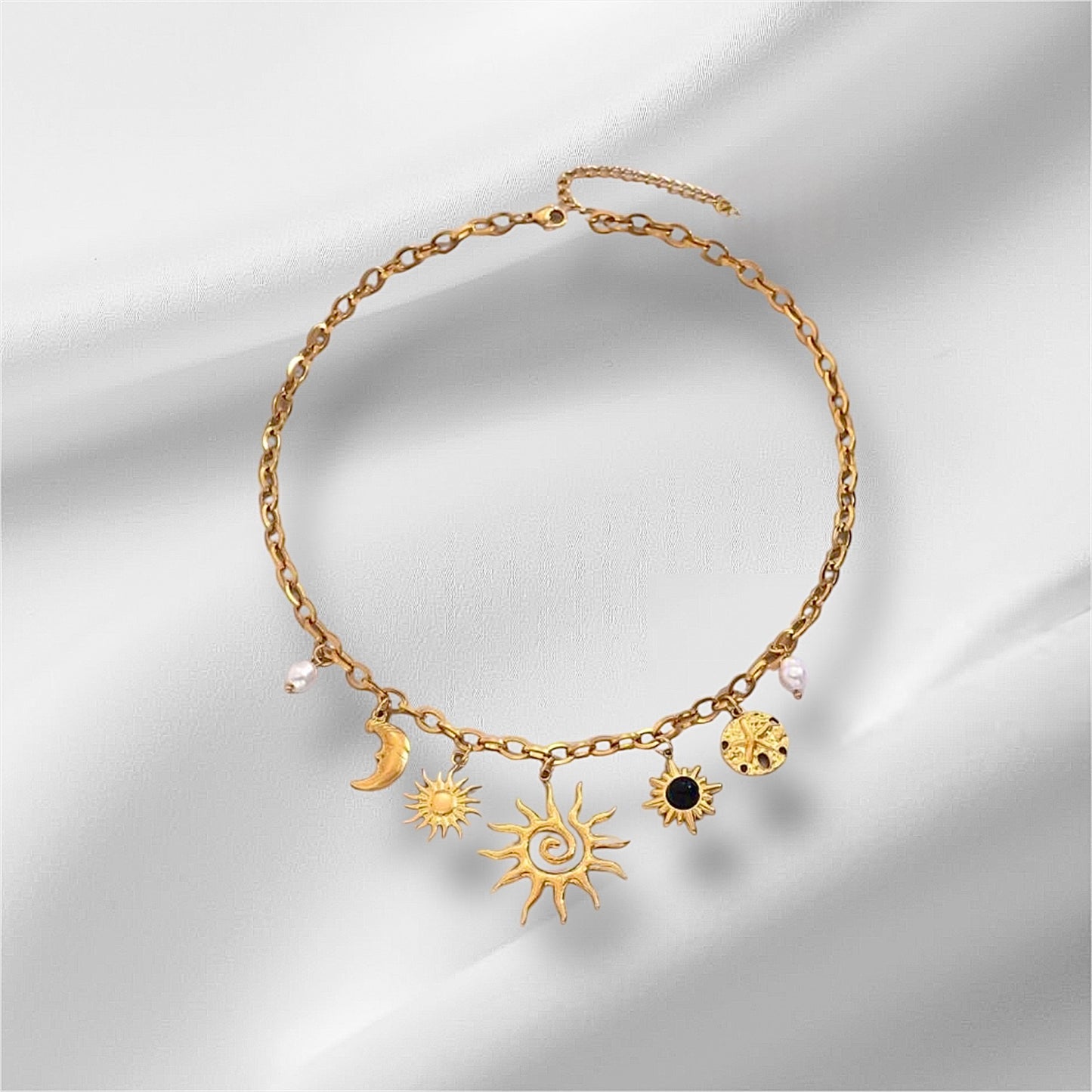 Collier Charms Lydia soleil, acier inoxydable doré.
