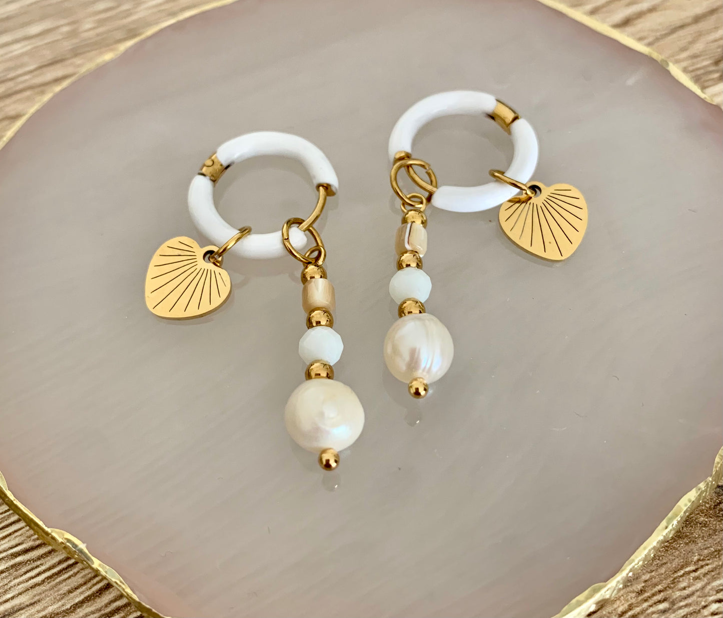 Boucles d'oreilles créoles Alice coeur et facettes blanches, acier inoxydable doré .