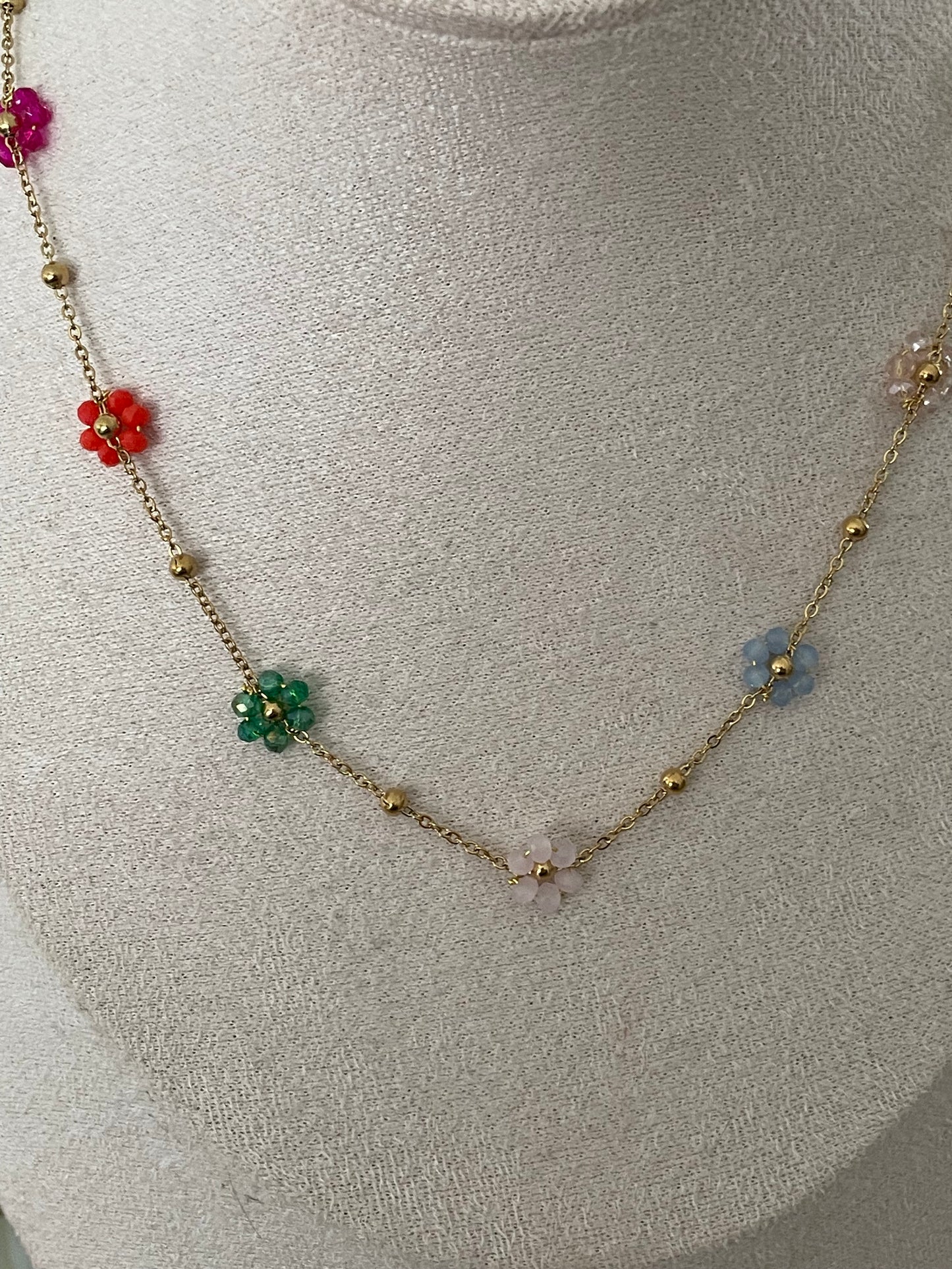 Collier Fleurs Florine Marguerites multicolores, acier inoxydable doré.