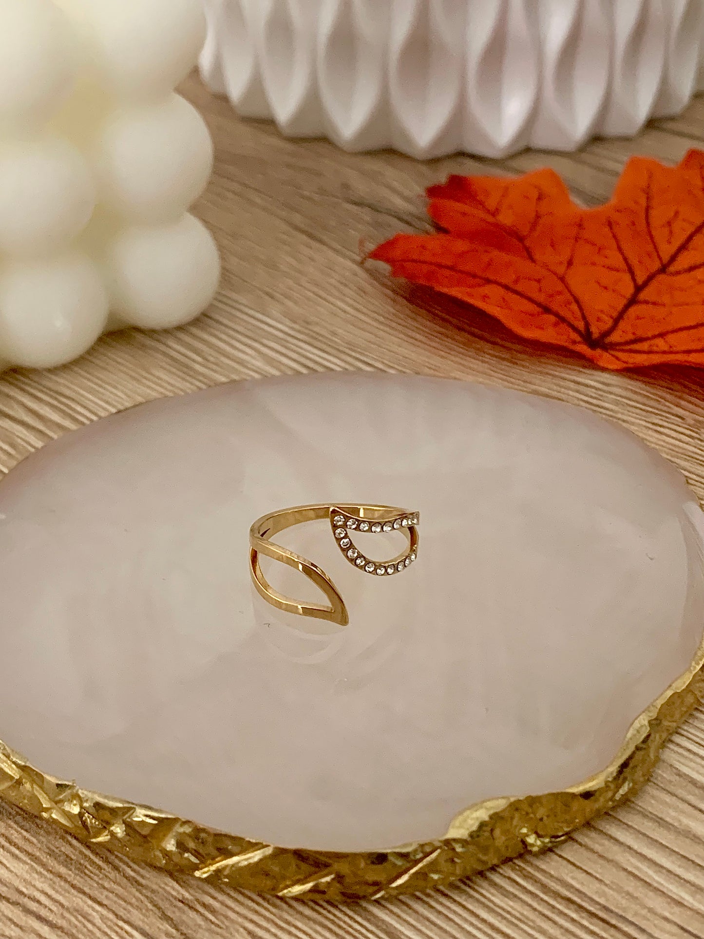 Bague Krysti ouverte , avec strass acier inoxydable doré .