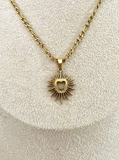 Collier Caroline cœur soleil, chaîne gourmette en acier inoxydable doré.