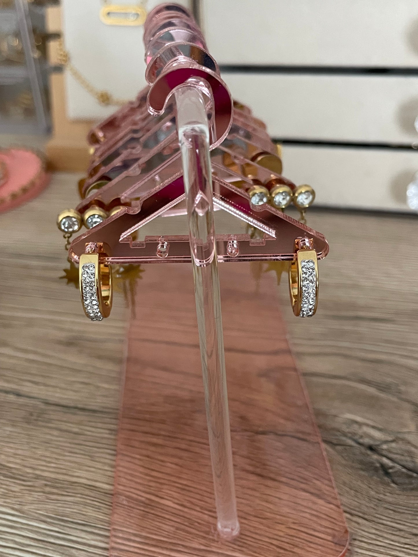 Boucles d’oreilles (moyennes) créoles Marine strass, acier inoxydable doré.