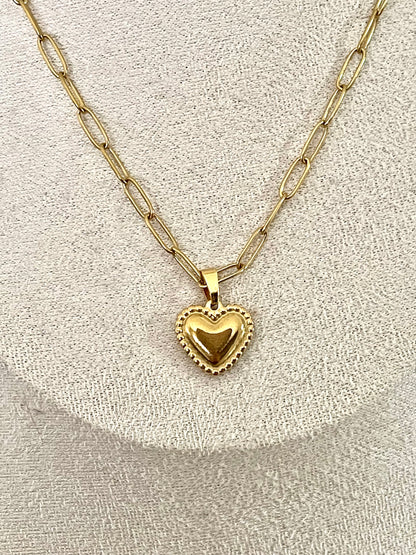 Collier Nina, cœur médaille et chaîne gourmette en acier inoxydable doré.