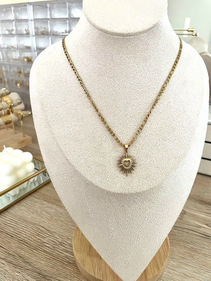Collier Caroline cœur soleil, chaîne gourmette en acier inoxydable doré.