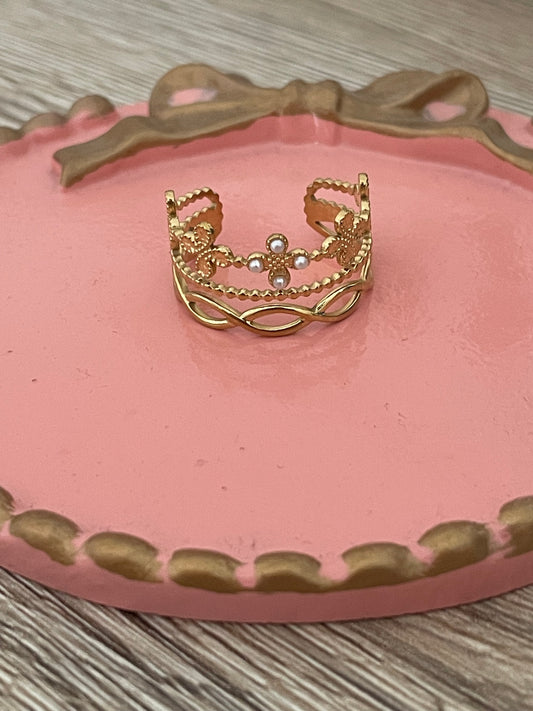 Bague Antoinette, 4 petites perles, couronne acier inoxydable doré.