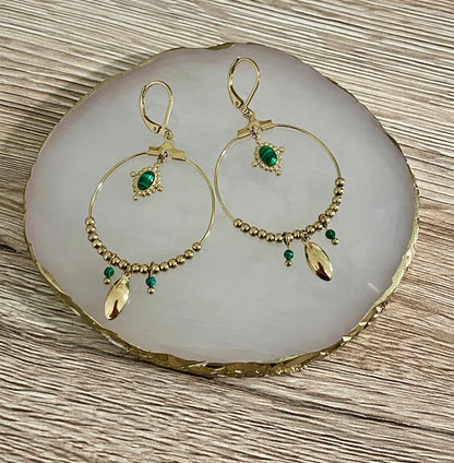 Boucles d’oreilles Candy dormeuses pierres vertes, acier inoxydable doré.
