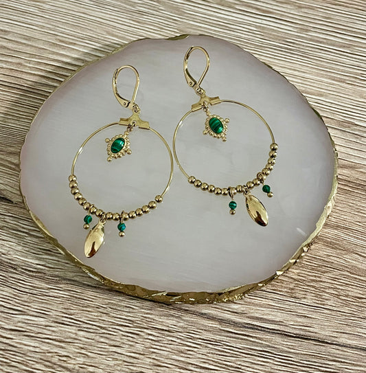 Boucles d’oreilles Candy dormeuses pierres vertes, acier inoxydable doré.