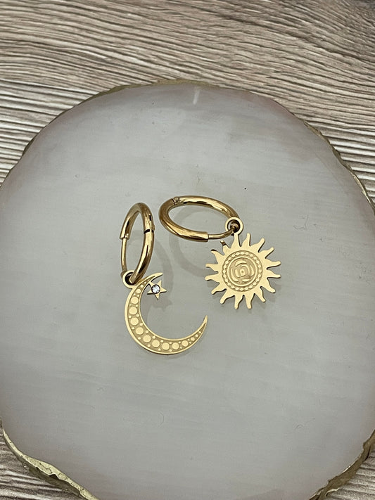 Boucles d’oreilles Louna Soleil,Lune, strass étoile, acier inoxydable doré.