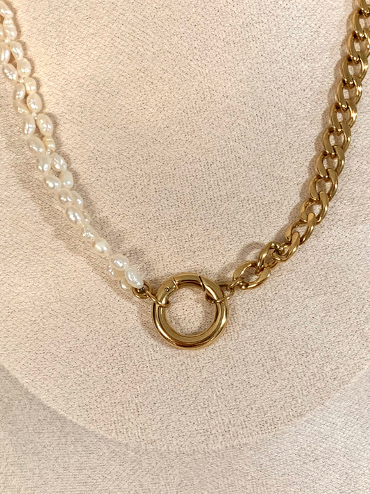Collier Océane , perles anneaux, acier inoxydable doré .