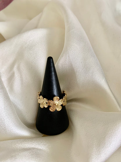 Bague Claudia ouverte à fleur réglable, acier inoxydable doré  .